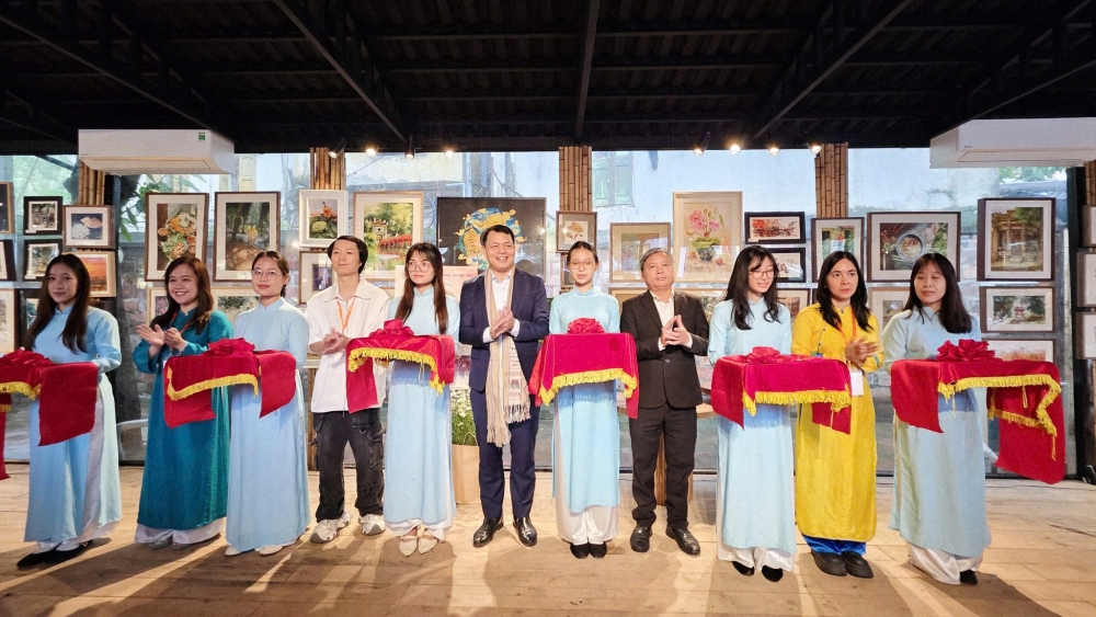 Triển lãm “Hà Nội thanh tân” lan tỏa năng lượng trẻ trong không gian di sản - Ảnh 1.