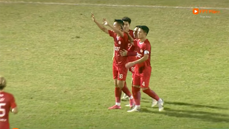 Người hùng Thể Công không ăn mừng khi lập siêu phẩm, CĐM nhắc tên Đức Chiến, Hoàng Đức - Ảnh 1. Thể Công