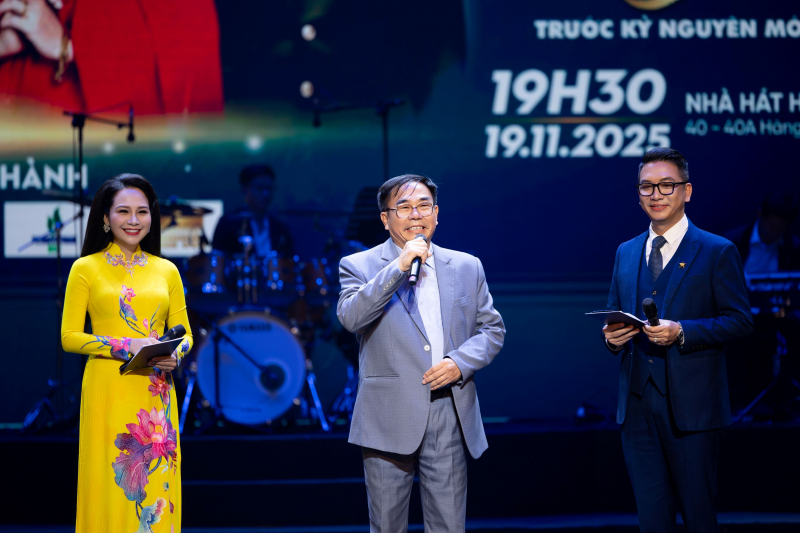 Đại tá, nhạc sĩ Đào Tiến chia sẻ tại đêm nhạc.