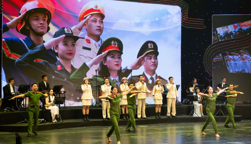 Khắc họa người chiến sĩ an ninh qua ca khúc “Dưới ánh quân kỳ”