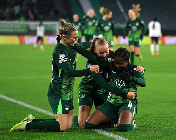 Wolfburg đè bẹp MU 5-2 ở Champons League nữ Châu Âu