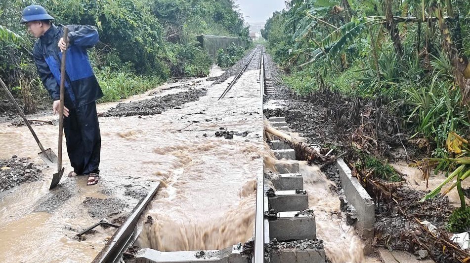 Miền Trung - Tây Nguyên gồng mình giữa mưa lũ