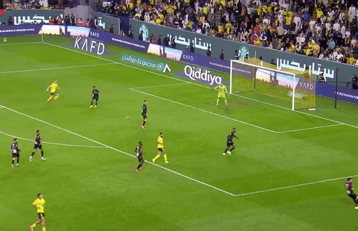 Ở Tuổi 40, Ronaldo Tái Hiện Siêu Phẩm Vào Lưới Juventus, Đồng Đội Chỉ Biết Ôm Đầu Thán Phục - Ảnh 1.