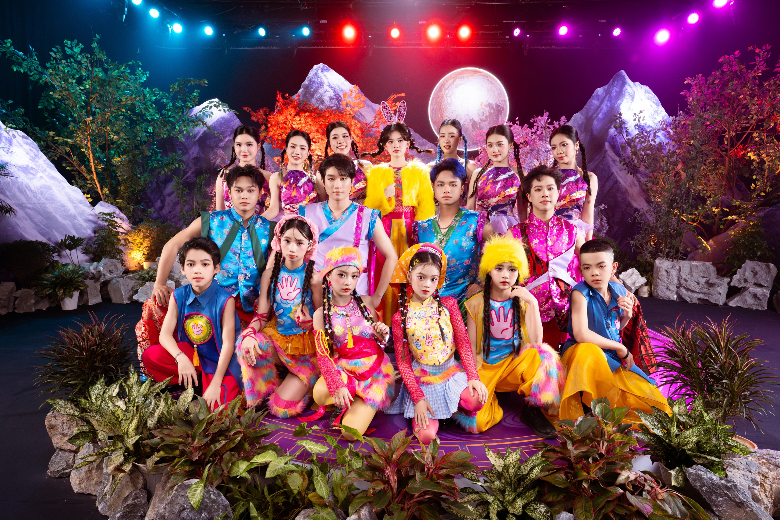 MV “Oẳn tù tì” của Nguyễn Ngọc Kim Cương: Trò chơi dân gian bước vào đời sống Gen Alpha - Ảnh 3.