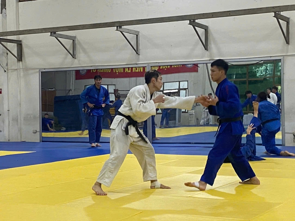 Hoàng Thành (áo trắng) lớn lên trong một gia đình có truyền thống tập luyện Judo chuyên nghiệp. Ảnh: Trần Dũng