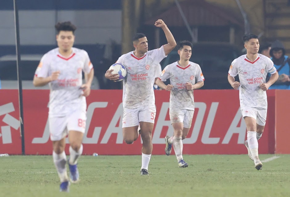 Thể Công Viettel đánh bại CAHN để giành quyền vào tứ kết cúp QG. Ảnh: Hoàng Linh