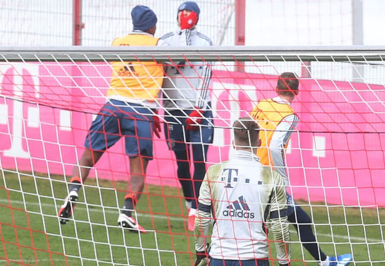 Trong Buổi Tập Năm 2020, Bayern Munich Chứng Kiến Một Vụ Xô Xát Căng Thẳng Khi Leon Goretzka Phạm Lỗi Mạnh Với Trung Vệ Jerome Boateng