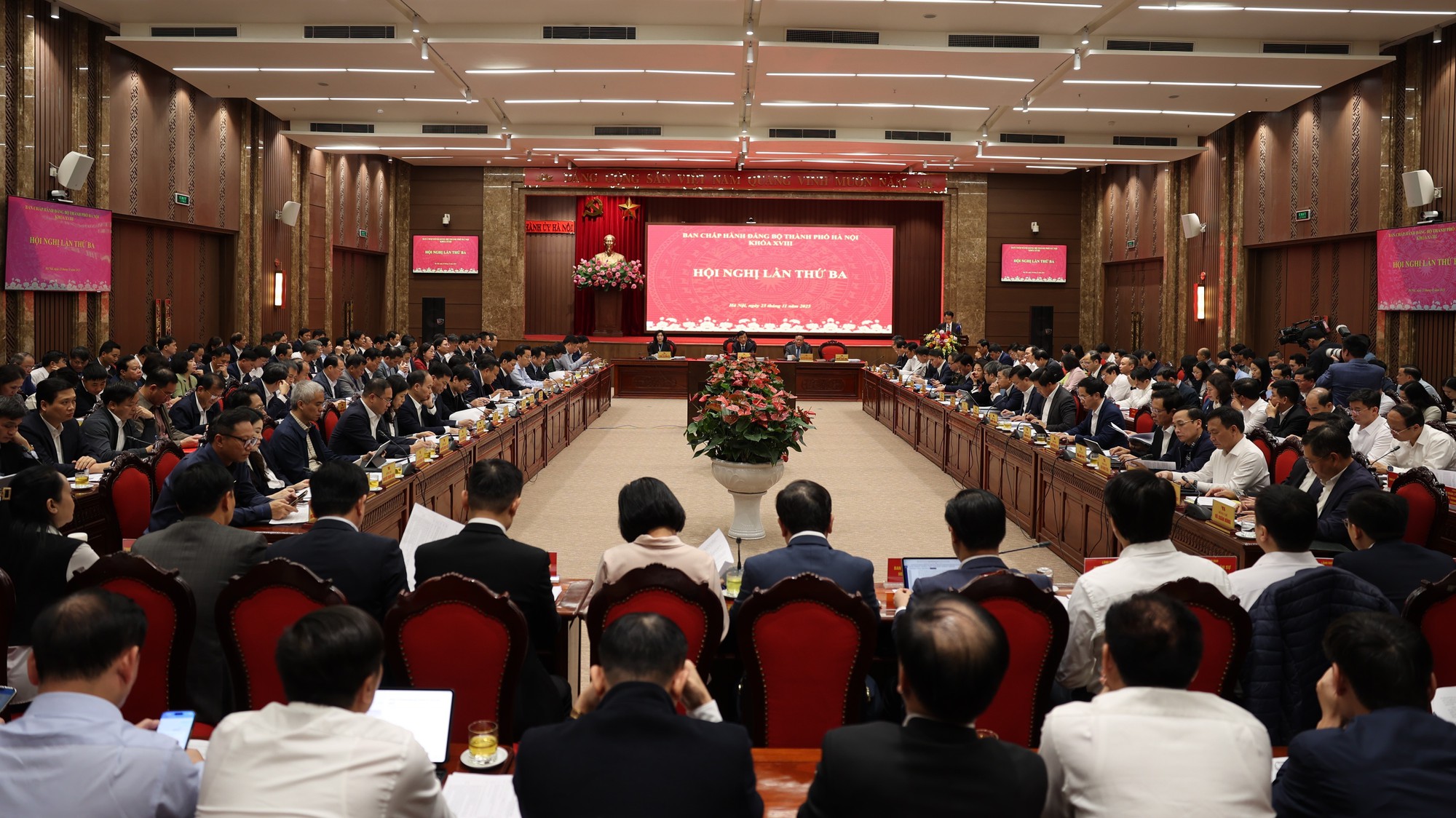 Hà Nội: Thống nhất mục tiêu tăng trưởng kinh tế năm 2026 từ 11% trở lên