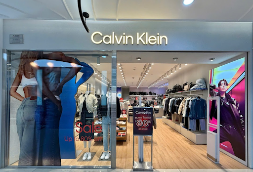 Calvin Klein, Tommy Hilfiger, Levi's, GAP, Mango, 'sale đậm' mùa Black Friday - Ảnh 8.
