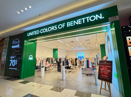 Calvin Klein, Tommy Hilfiger, Levi's, GAP, Mango, 'sale đậm' mùa Black Friday - Ảnh 2.