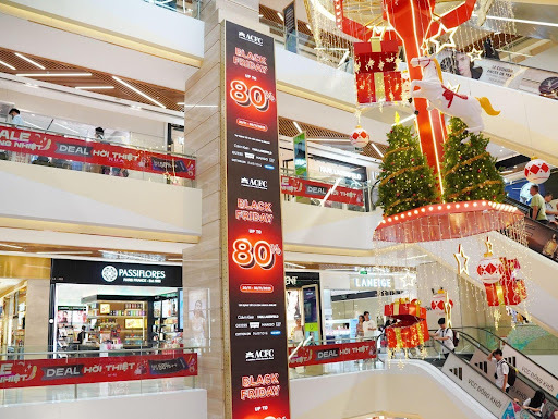 Calvin Klein, Tommy Hilfiger, Levi's, GAP, Mango, 'sale đậm' mùa Black Friday - Ảnh 10.