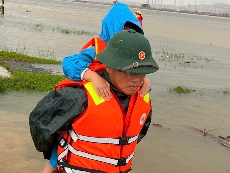 Thủ tướng Chính phủ yêu cầu chủ động ứng phó bão số 15 với tinh thần “đắt lo ế mừng” - Ảnh 2.