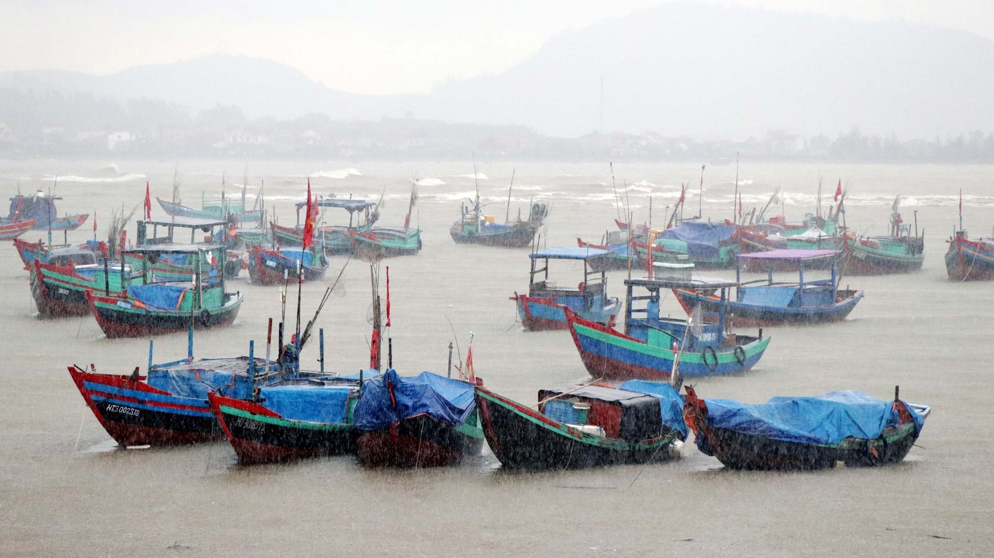 Bộ Tổng Tham mưu yêu cầu các đơn vị chủ động ứng phó với bão số 15