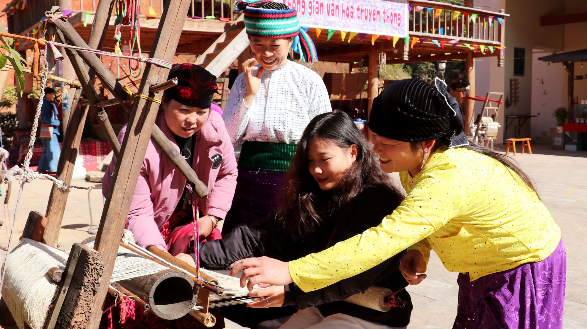 Lễ hội Hoa Tam giác mạch 2025: Độc đáo bản sắc trên cao nguyên đá