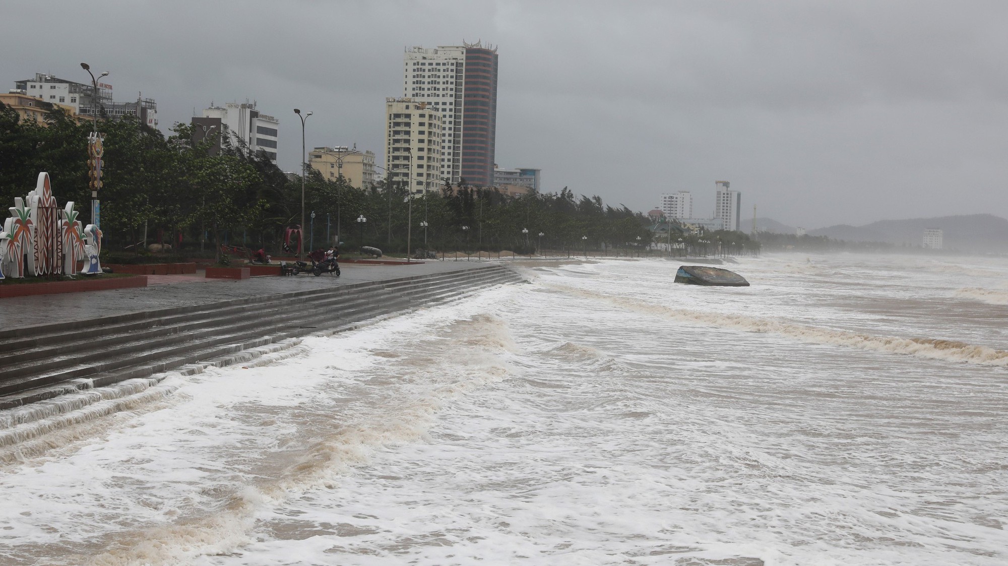 Thời tiết đêm 28/11 và ngày 29/1: Dự báo gió mạnh, sóng lớn và mưa dông trên biển