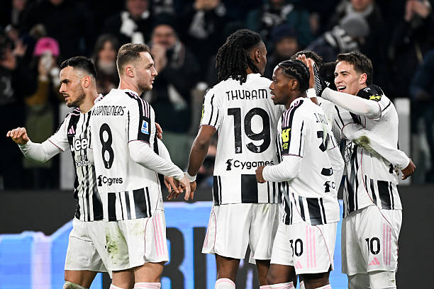Juventus hạ Cagliari 2-1 ở vòng 13 Serie A Juventus hạ Cagliari 2-1 ở vòng 13 Serie A