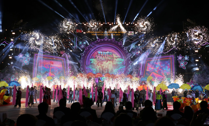 Khai mạc lễ hội hoa Tam giác mạch và vinh danh các danh hiệu du lịch tỉnh Tuyên Quang - Ảnh 3. Khai mạc lễ hội hoa Tam giác mạch và vinh danh các danh hiệu du lịch tỉnh Tuyên Quang - Ảnh 3.