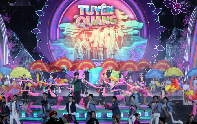 Khai mạc lễ hội hoa Tam giác mạch và vinh danh các danh hiệu du lịch tỉnh Tuyên Quang - Ảnh 2. Khai mạc lễ hội hoa Tam giác mạch và vinh danh các danh hiệu du lịch tỉnh Tuyên Quang - Ảnh 2.