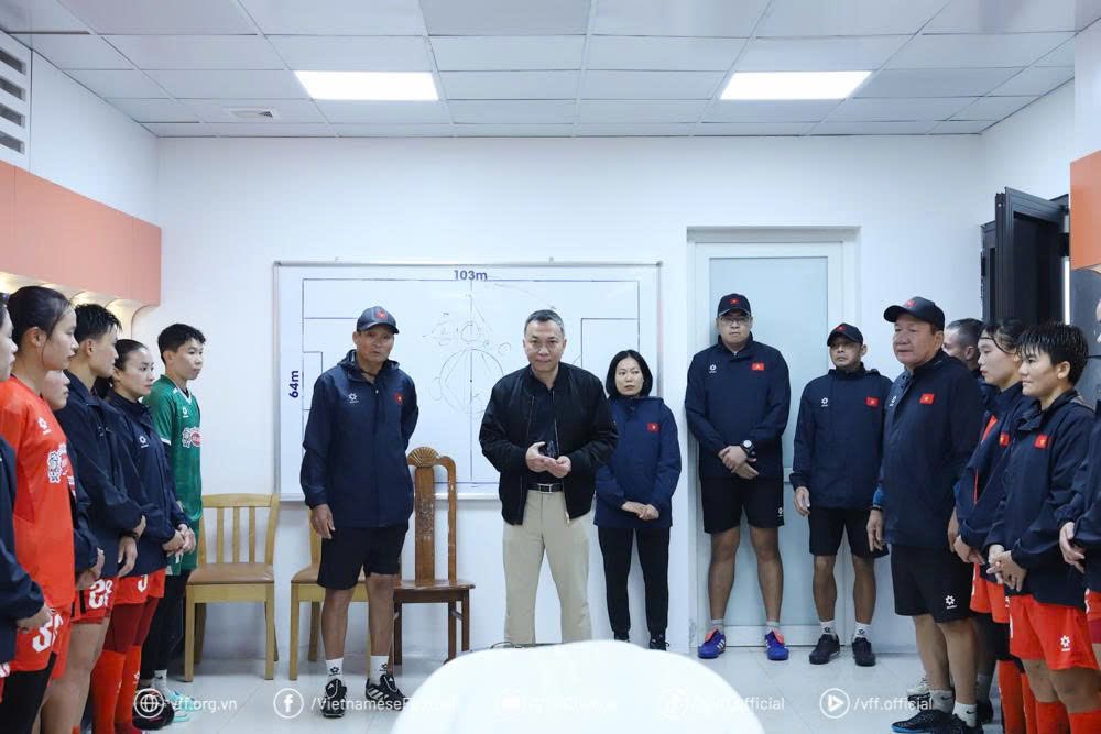 Tuyển nữ Việt Nam được ‘tiếp lửa’ trước SEA Games 33 - Ảnh 1. Tuyển nữ Việt Nam được ‘tiếp lửa’ trước SEA Games 33 - Ảnh 1.