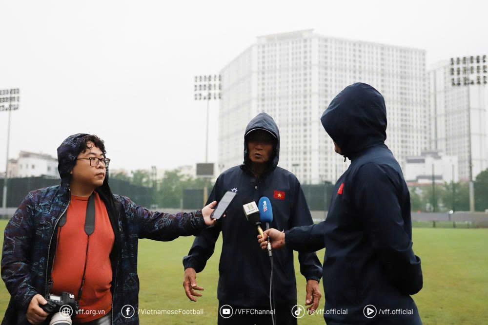 Tuyển nữ Việt Nam được ‘tiếp lửa’ trước SEA Games 33 - Ảnh 2. Tuyển nữ Việt Nam được ‘tiếp lửa’ trước SEA Games 33 - Ảnh 2.