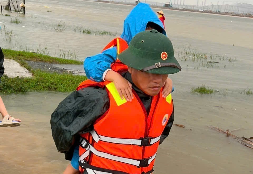 Không khí lạnh, vùng núi Bắc Bộ có nơi rét đậm, Hà Tĩnh đến Huế mưa lớn - Ảnh 1. Không khí lạnh, vùng núi Bắc Bộ có nơi rét đậm, Hà Tĩnh đến Huế mưa lớn - Ảnh 1.