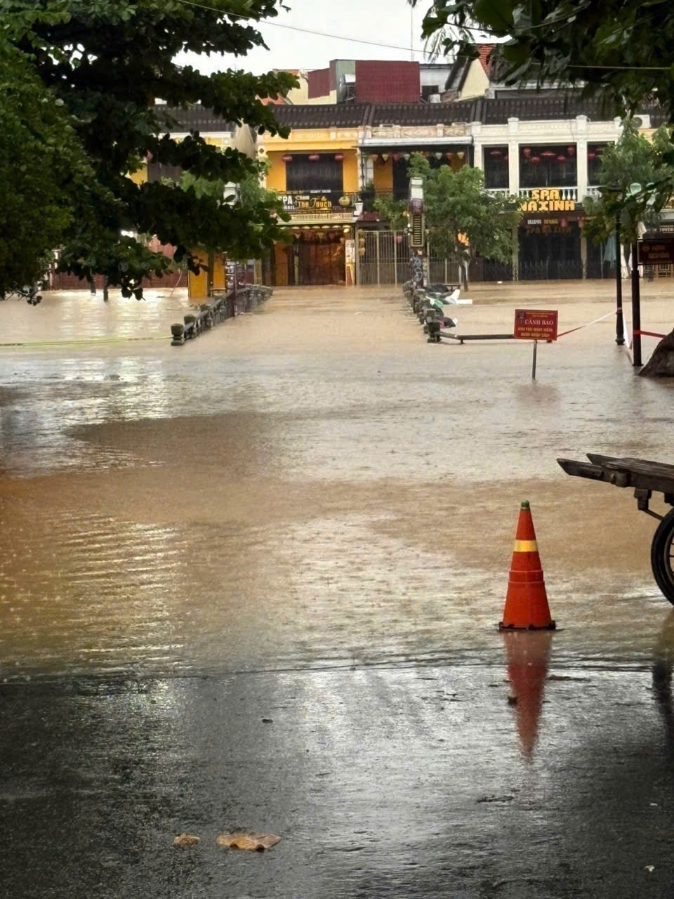 Đà Nẵng mưa lớn, nước trên sông Vu Gia – Thu Bồn lên nhanh - Ảnh 1. Đà Nẵng mưa lớn, nước trên sông Vu Gia – Thu Bồn lên nhanh - Ảnh 1.