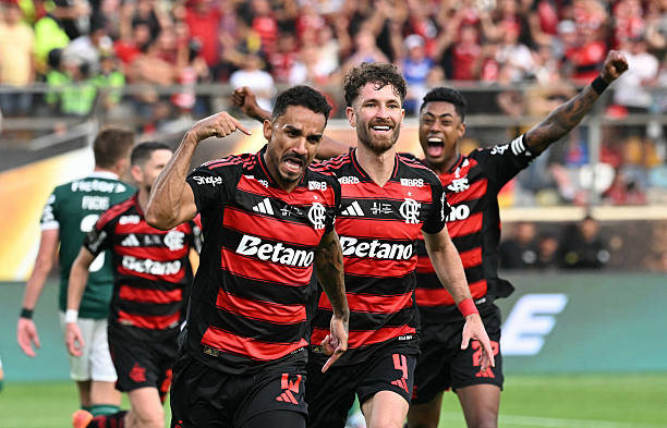 Flamengo lập kỳ tích khi vượt qua Palmeiras 1-0 trong trận chung kết Copa Libertadores rạng sáng 30/11 tại sân Monumental, qua đó trở thành CLB Brazil đầu tiên vô địch Nam Mỹ tới bốn lần Flamengo lập kỳ tích khi vượt qua Palmeiras 1-0 trong trận chung kết Copa Libertadores rạng sáng 30/11 tại sân Monumental, qua đó trở thành CLB Brazil đầu tiên vô địch Nam Mỹ tới bốn lần
