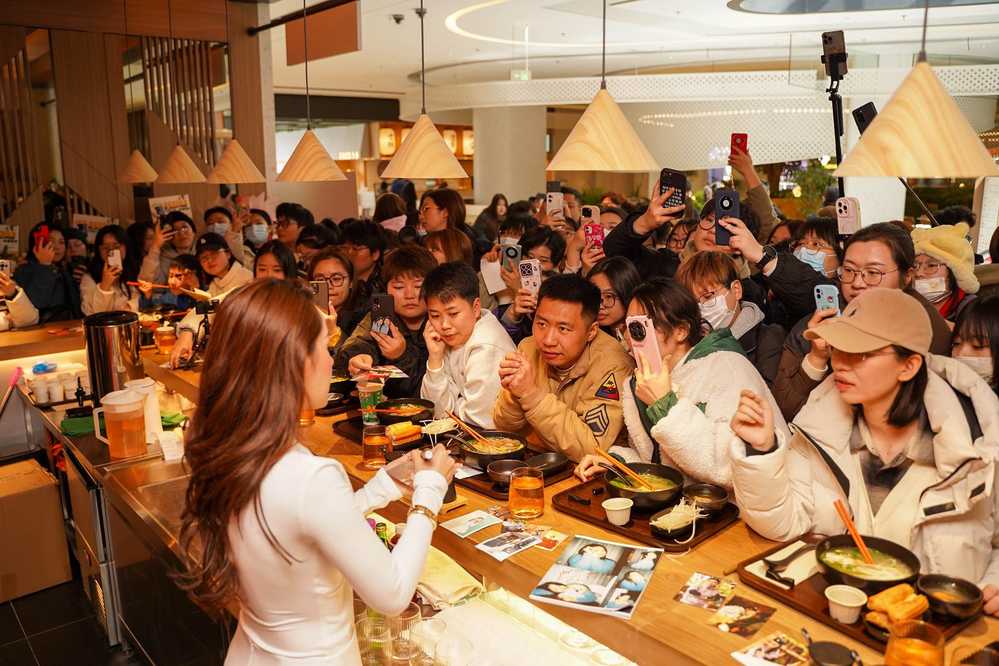 Chi Pu được APEA vinh danh "Nhà lãnh đạo tiên phong" - Ảnh 3. Chi Pu được APEA vinh danh "Nhà lãnh đạo tiên phong" - Ảnh 3.