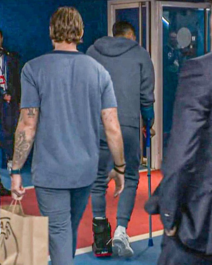 Dính chấn thương nặng ở Cúp C1, Hakimi bật khóc khi rời sân - Ảnh 3. Dính chấn thương nặng ở Cúp C1, Hakimi bật khóc khi rời sân - Ảnh 3.