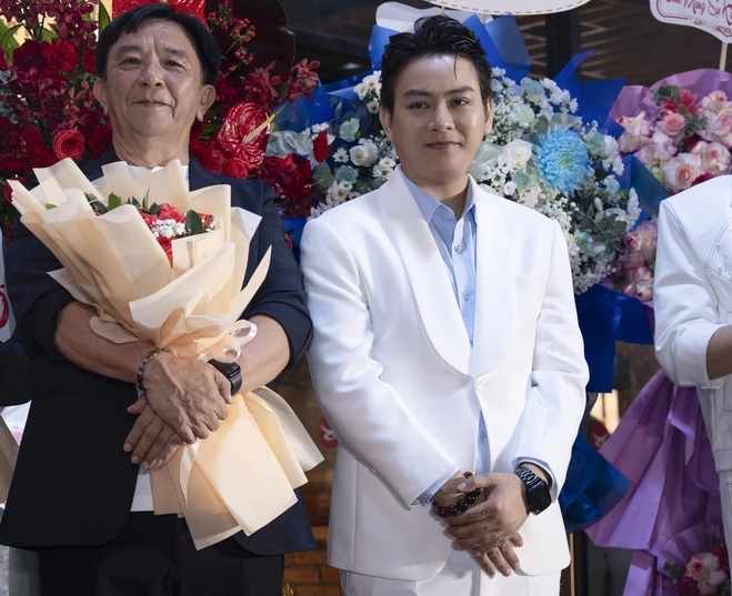 Hoài Lâm hát bằng nỗi buồn đã chín! - Ảnh 1. Hoài Lâm hát bằng nỗi buồn đã chín! - Ảnh 1.