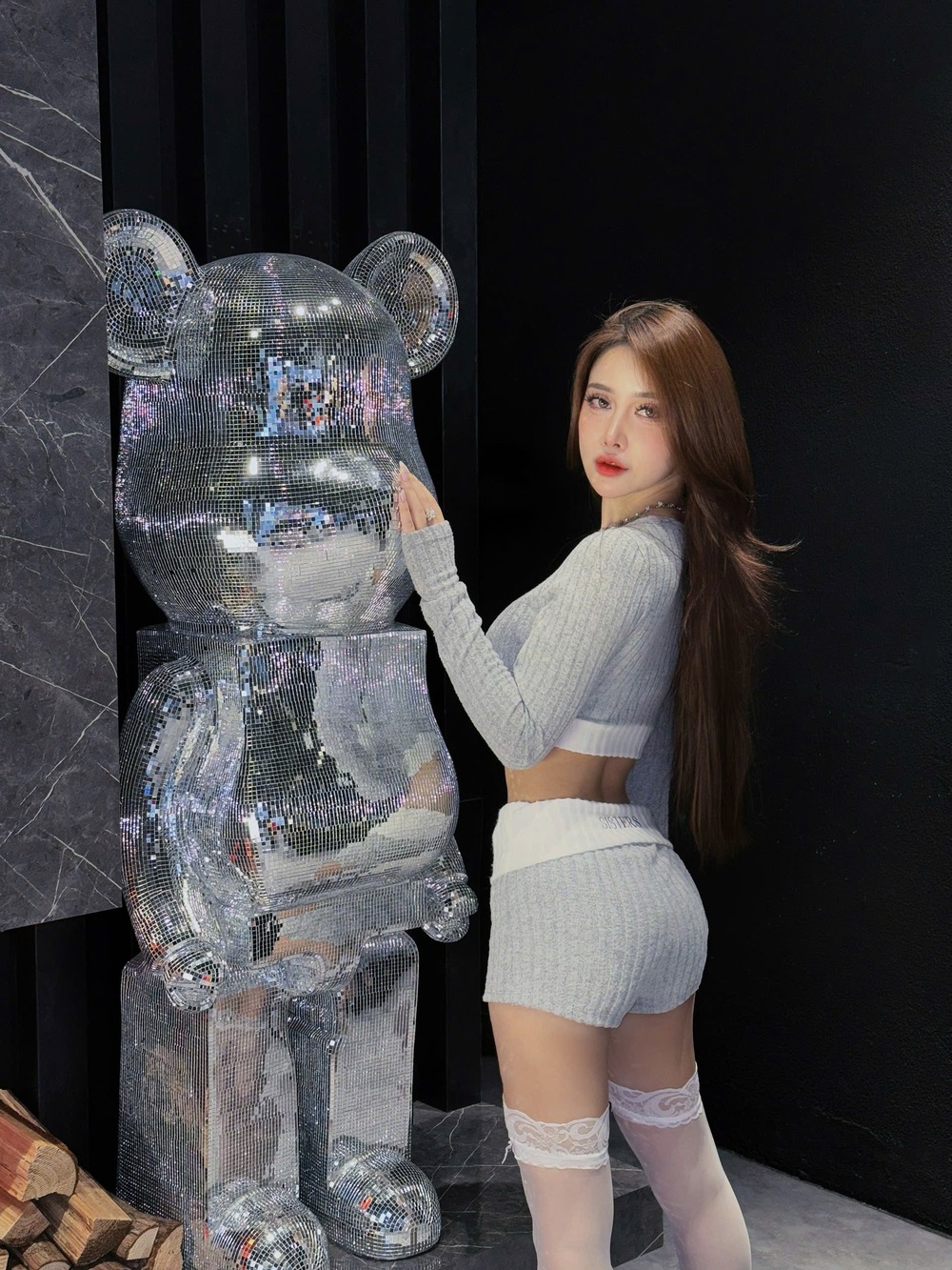 YoshiYoshi – quán cà phê tone trắng đen hot nhất Sài Gòn, mở cửa 24/7, thiên đường cho giới trẻ - Ảnh 3. YoshiYoshi – quán cà phê tone trắng đen hot nhất Sài Gòn, mở cửa 24/7, thiên đường cho giới trẻ - Ảnh 3.