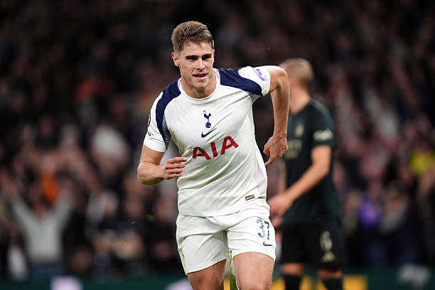 Sao Premier League lập siêu phẩm solo 70m rồi ghi bàn, được so sánh với Messi và là ứng viên cho giải Puskas - Ảnh 2. Sao Premier League lập siêu phẩm solo 70m rồi ghi bàn, được so sánh với Messi và là ứng viên cho giải Puskas - Ảnh 2.