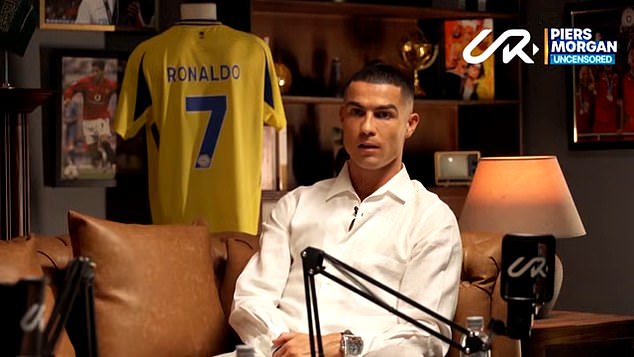 Cristiano Ronaldo tiết lộ khoảnh khắc 'cầu hôn không lãng mạn' nhưng đầy xúc động với bạn gái - Ảnh 1.