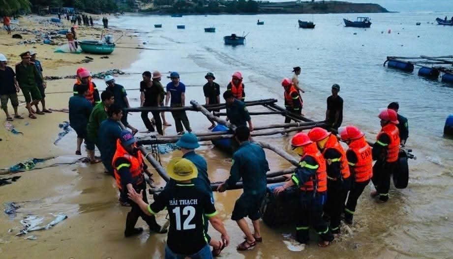 Cập nhật bão số 13 lúc 14h15 ngày 5/11 - Ảnh 2. Cập nhật bão số 13 lúc 14h15 ngày 5/11 - Ảnh 2.