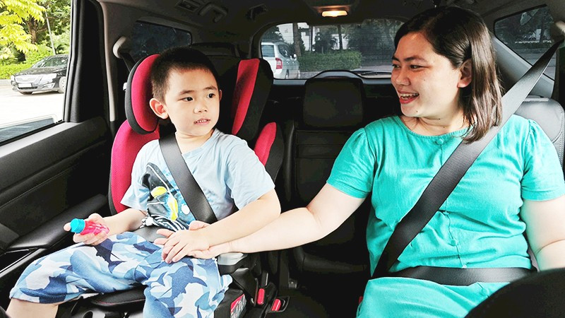 Chuyên gia nói về quy định trẻ dưới 10 tuổi và cao dưới 1,35 mét phải sử dụng thiết bị an toàn trên ô tô - Ảnh 1. Chuyên gia nói về quy định trẻ dưới 10 tuổi và cao dưới 1,35 mét phải sử dụng thiết bị an toàn trên ô tô - Ảnh 1.
