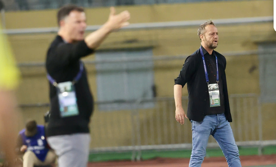 CAHN đứt chuỗi 11 trận bất bại, lời cảnh báo cho Quang Hải và đồng đội - Ảnh 3. CAHN đứt chuỗi 11 trận bất bại, lời cảnh báo cho Quang Hải và đồng đội - Ảnh 3.