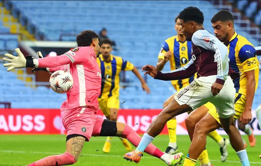 Kết quả bóng đá Cúp C2: Antony tỏa sáng với pha lốp bóng tinh tế, Roma lập kỷ lục với 99 trận thắng - Ảnh 1. Kết quả bóng đá Cúp C2: Antony tỏa sáng với pha lốp bóng tinh tế, Roma lập kỷ lục với 99 trận thắng - Ảnh 1.