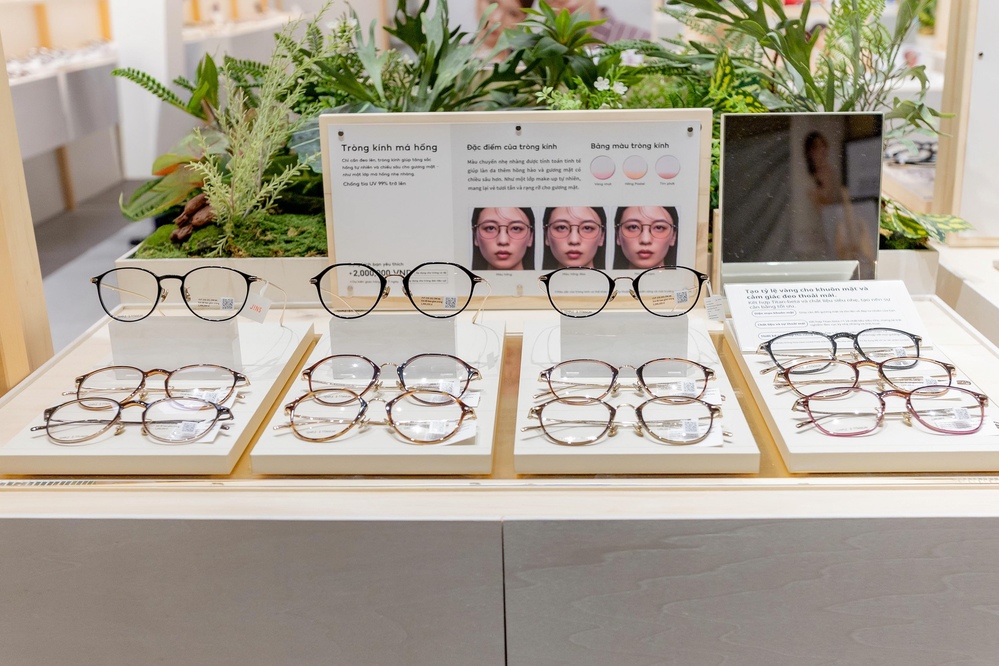 JINS vào Việt Nam: 'Cơn sốt' Kính mắt chuẩn Nhật khiến team kính cận 'Đứng ngồi không yên' - Ảnh 3. JINS vào Việt Nam: 'Cơn sốt' Kính mắt chuẩn Nhật khiến team kính cận 'Đứng ngồi không yên' - Ảnh 3.