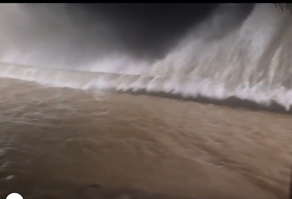 Cập nhật mới nhất tin bão số 13: Quy Nhơn gồng minh chống bão  - Ảnh 3.