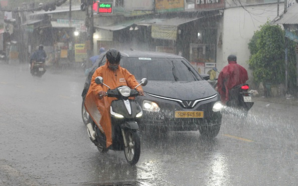 Từ đêm 8/11 mưa lớn ở khu vực từ Thanh Hóa đến Hà Tĩnh có xu hướng giảm - Ảnh 2. Từ đêm 8/11 mưa lớn ở khu vực từ Thanh Hóa đến Hà Tĩnh có xu hướng giảm - Ảnh 2.