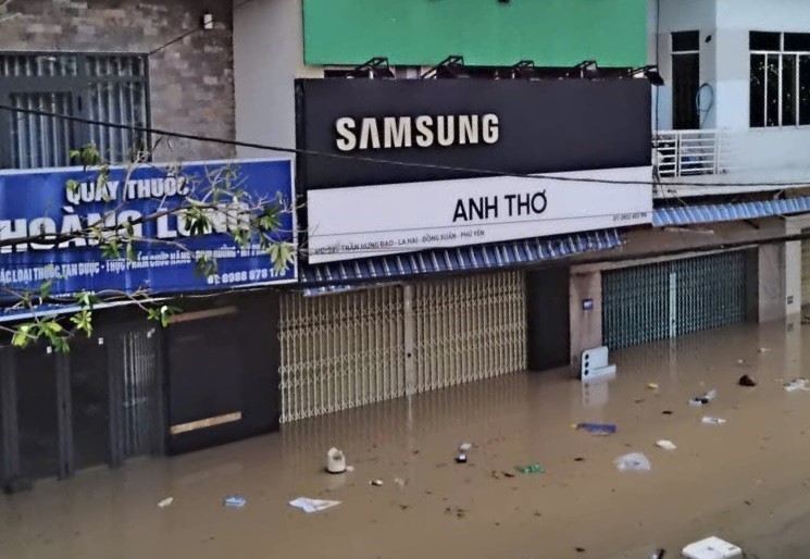 Đắk Lắk: Nước sông dâng cao gây chia cắt, ngập lụt vùng hạ du - Ảnh 5. Đắk Lắk: Nước sông dâng cao gây chia cắt, ngập lụt vùng hạ du - Ảnh 5.