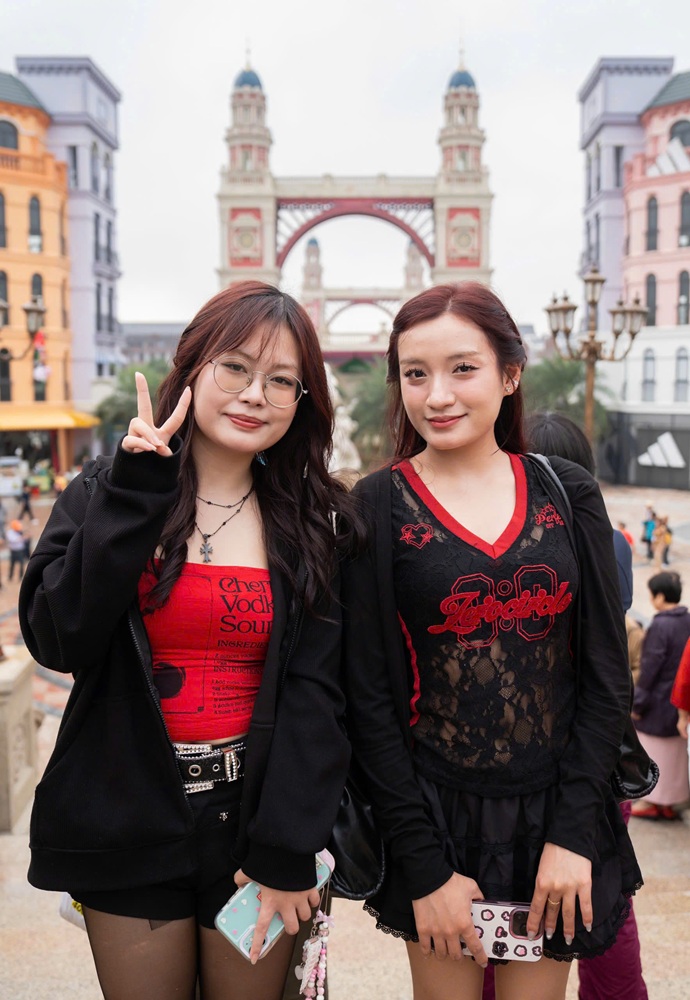 Ocean City "bùng nổ" trước giờ G: Fan Việt và quốc tế cuồng nhiệt đổ về, tạo nên trải nghiệm âm nhạc hiếm có - Ảnh 7. Ocean City "bùng nổ" trước giờ G: Fan Việt và quốc tế cuồng nhiệt đổ về, tạo nên trải nghiệm âm nhạc hiếm có - Ảnh 7.