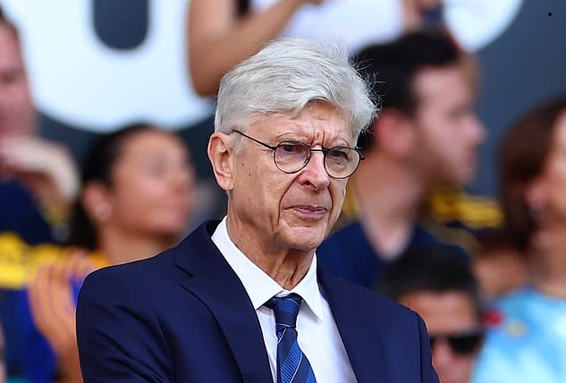 HLV Arsene Wenger nói tân binh 116 triệu đang phá nát tuyến giữa Liverpool, Slot lập tức phản pháo - Ảnh 1. HLV Arsene Wenger nói tân binh 116 triệu đang phá nát tuyến giữa Liverpool, Slot lập tức phản pháo - Ảnh 1.