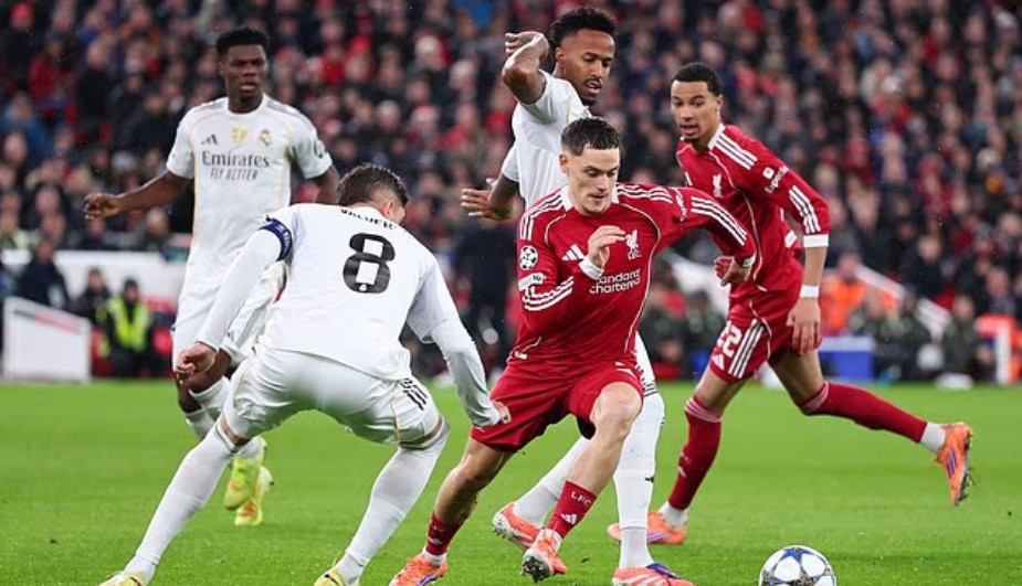 HLV Arsene Wenger nói tân binh 116 triệu đang phá nát tuyến giữa Liverpool, Slot lập tức phản pháo - Ảnh 2. HLV Arsene Wenger nói tân binh 116 triệu đang phá nát tuyến giữa Liverpool, Slot lập tức phản pháo - Ảnh 2.