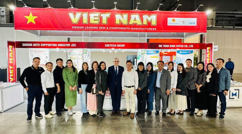 Ấn tượng Việt Nam tại triển lãm EICMA Milan 2025 - Ảnh 1.