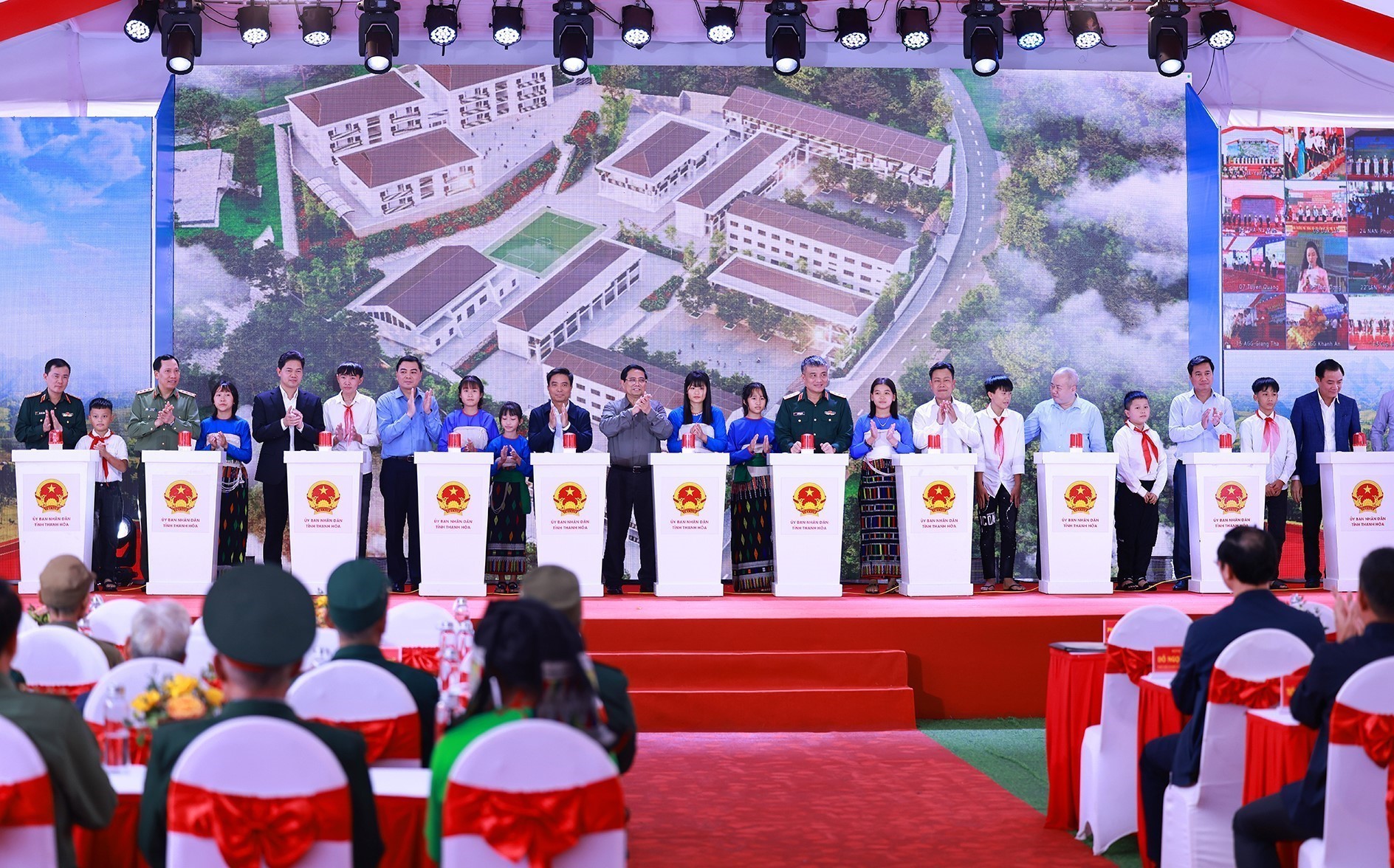 “Ngọn đèn” dẫn lối cho phát triển  - Ảnh 8.