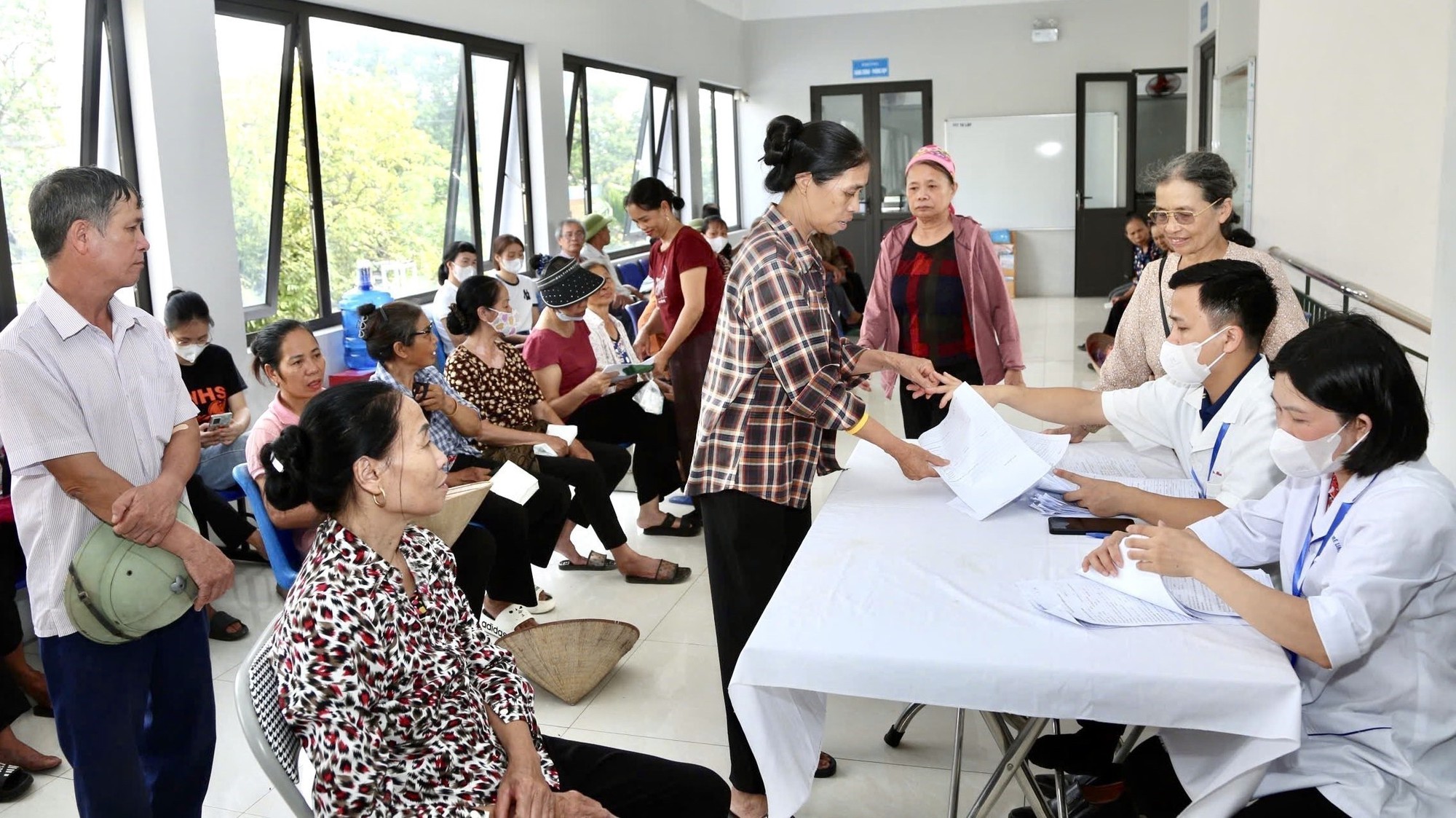 Nghị quyết 72-NQ/TW: Xây dựng gói dịch vụ y tế cơ bản thuộc phạm vi miễn phí