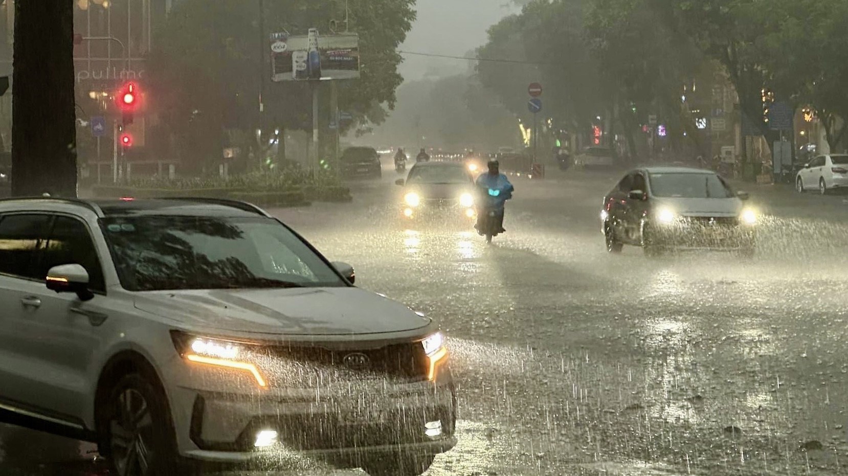 Dự báo thời tiết ngày 11/12: Nhiều khu vực mưa to, cảnh báo mưa đá, sạt lở đất