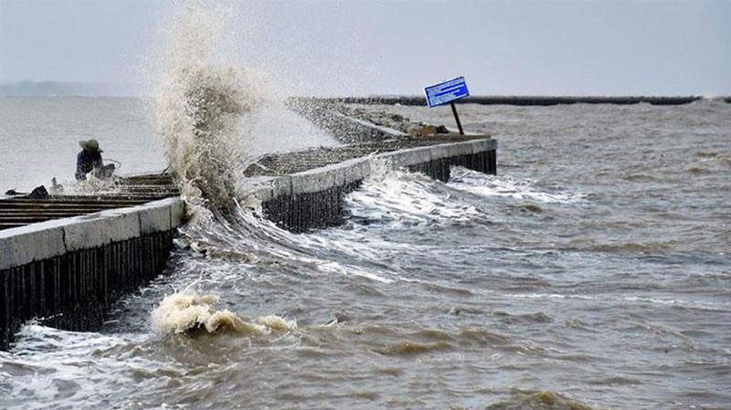 Thời tiết ngày 12/12: Gió mạnh, sóng lớn và mưa dông trên biển từ Cà Mau đến An Giang