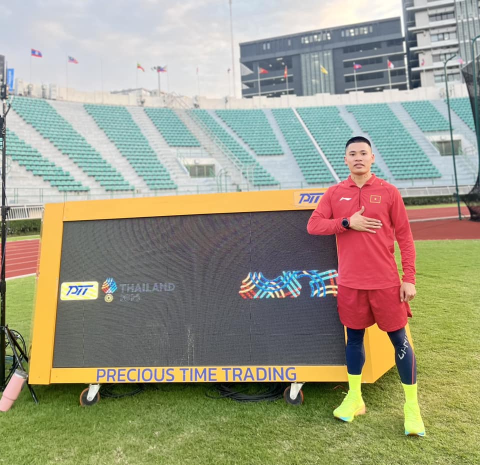 Khoảnh khắc lay động SEA Games 2025: VĐV Việt Nam kiệt sức nhưng không bỏ cuộc - Ảnh 2. Khoảnh khắc lay động SEA Games 2025: VĐV Việt Nam kiệt sức nhưng không bỏ cuộc - Ảnh 2.